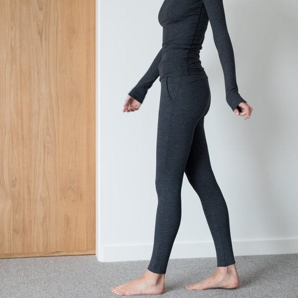 LUNYA Restore Pocket Legging in Charcoal Grey Heather - Picture 2 of 9